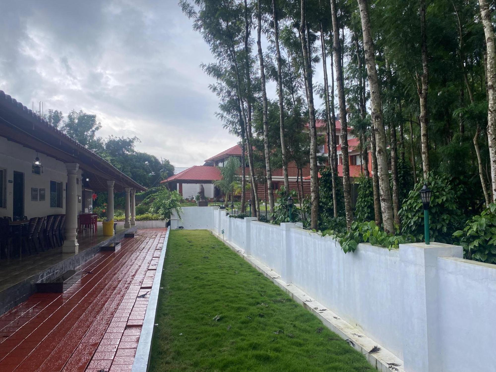 Bougain Villa Chikmagalūr Esterno foto